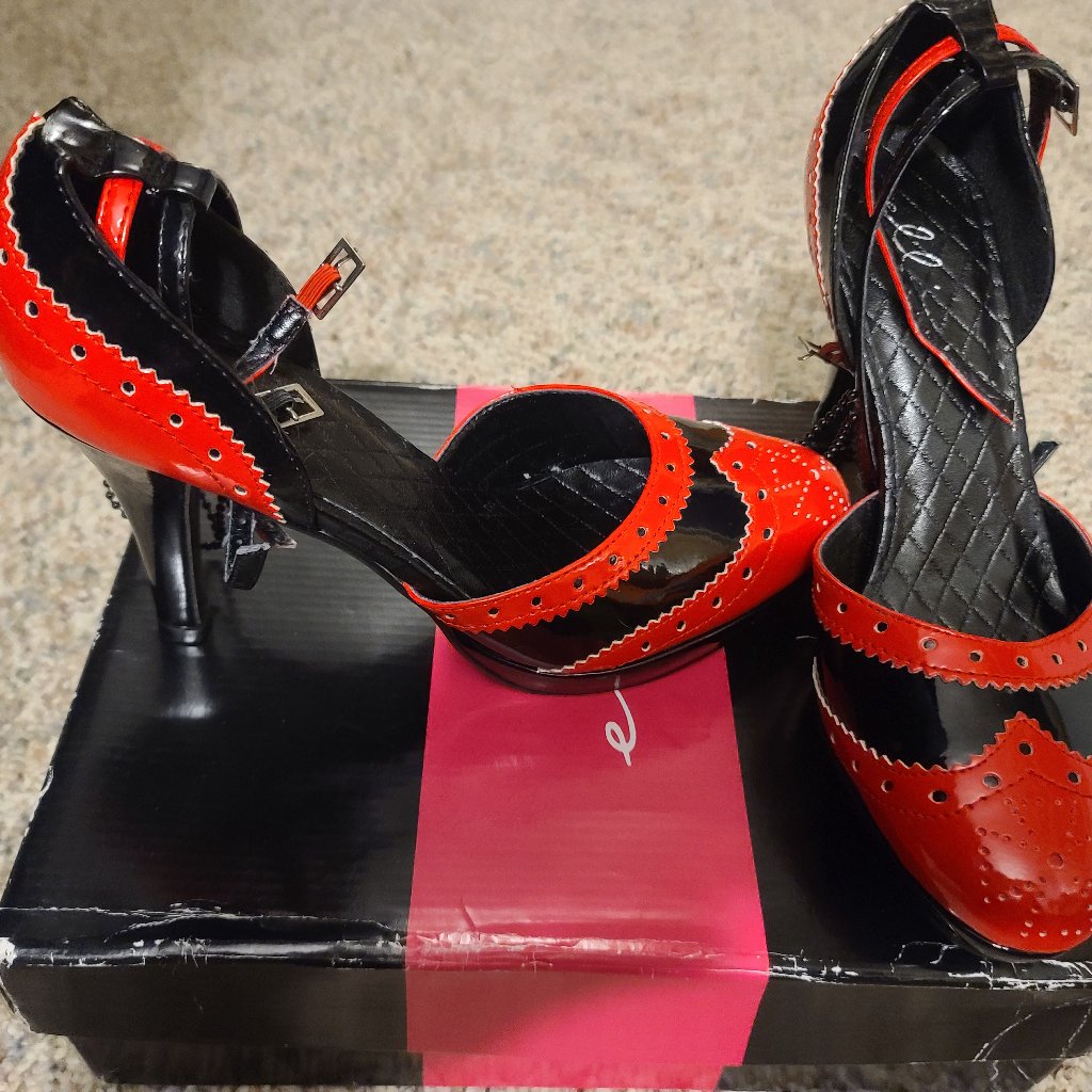 Ellie 414 Vampyress High Heels